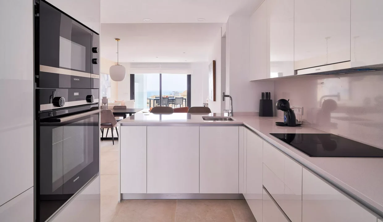 cob944107-69a5540b9e483